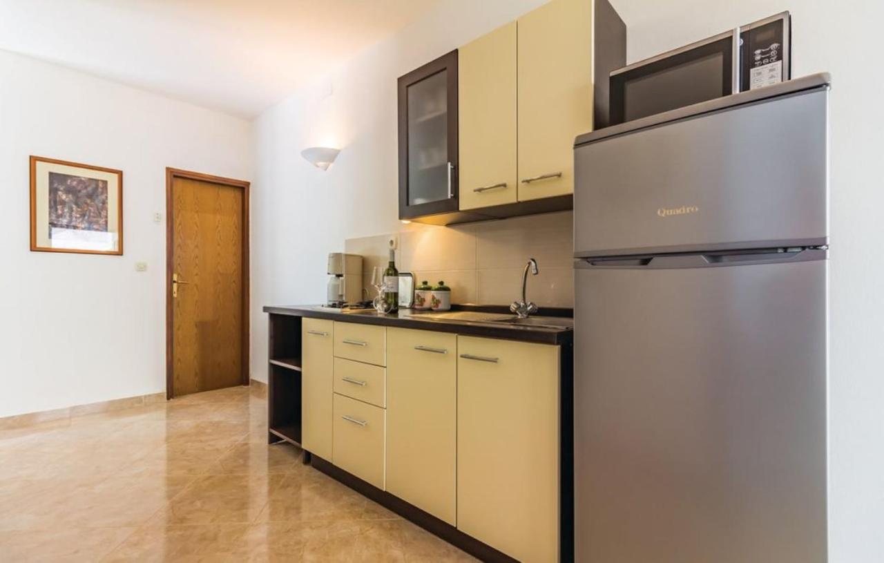 Apartman Mia Fazana Bagian luar foto