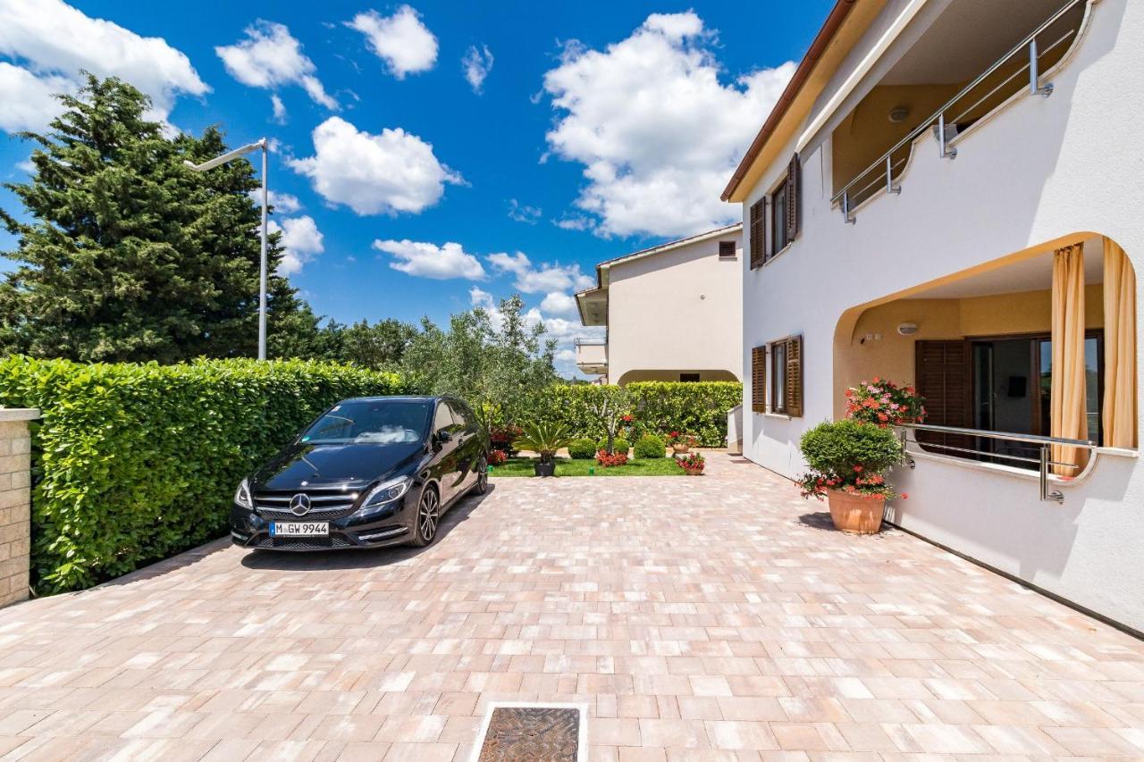 Apartman Mia Fazana Bagian luar foto