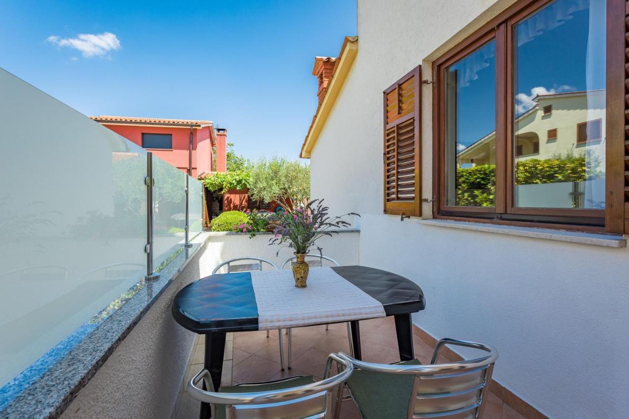 Apartman Mia Fazana Bagian luar foto